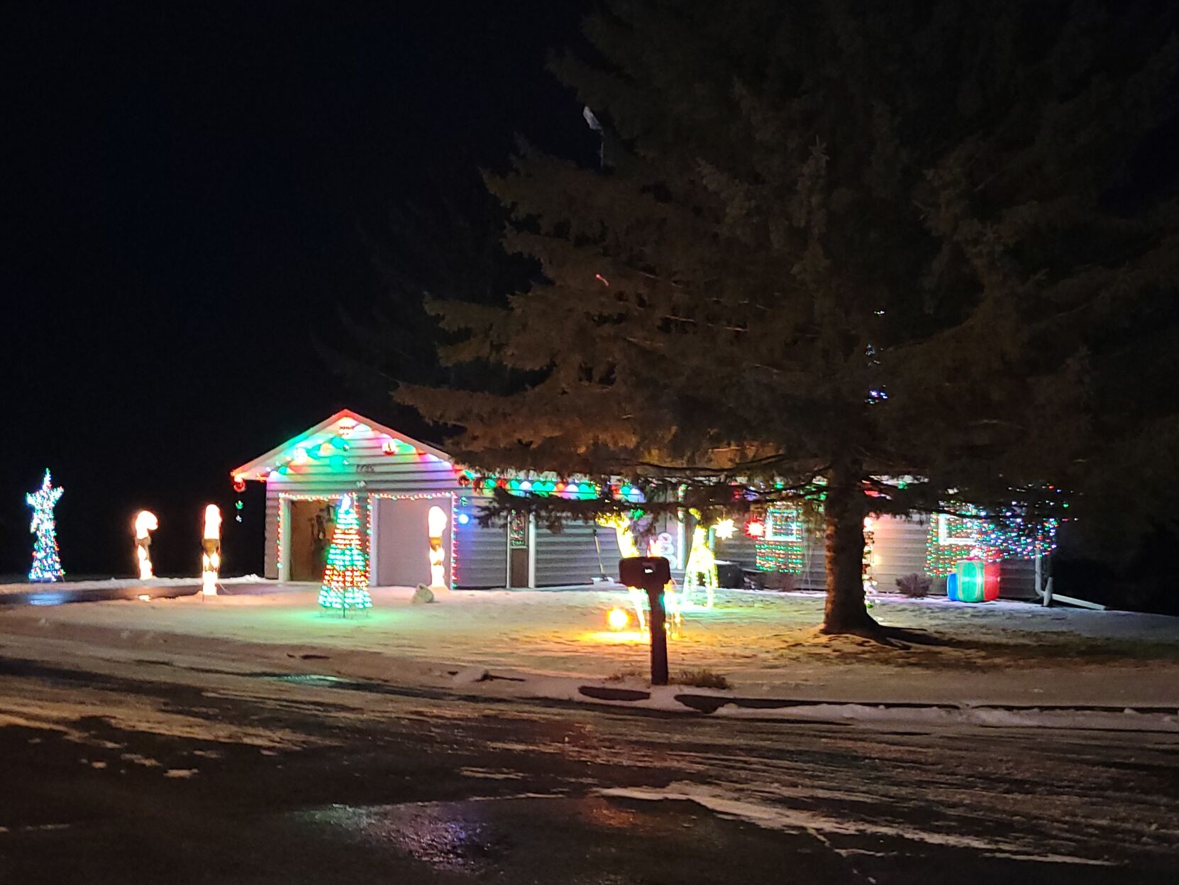 2022 CHRISTMAS LIGHT 1.jpg